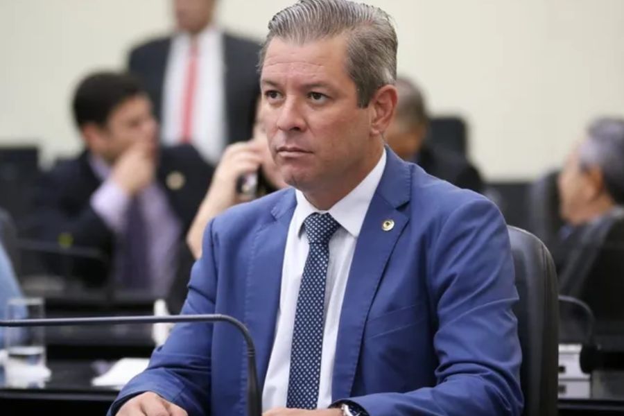 Falta de definição de JHC atrasa palanque de Flávio Bolsonaro em AL