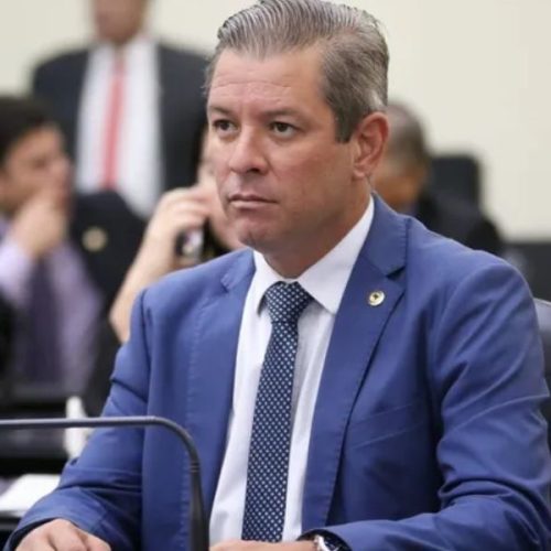 Falta de definição de JHC atrasa palanque de Flávio Bolsonaro em AL