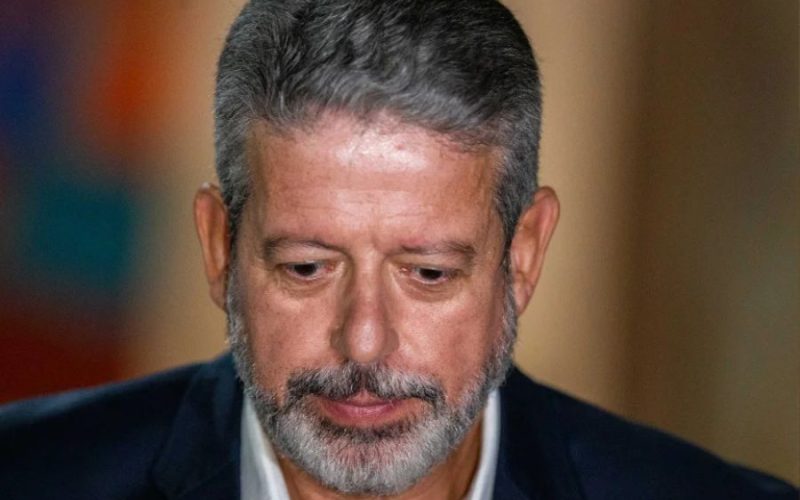 Com Senado difícil, vaga no TCU vira “saída” para Lira