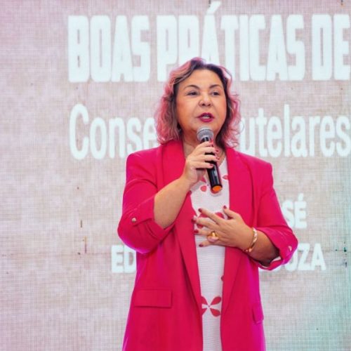 Tereza Nelma promove premiação para conselhos tutelares