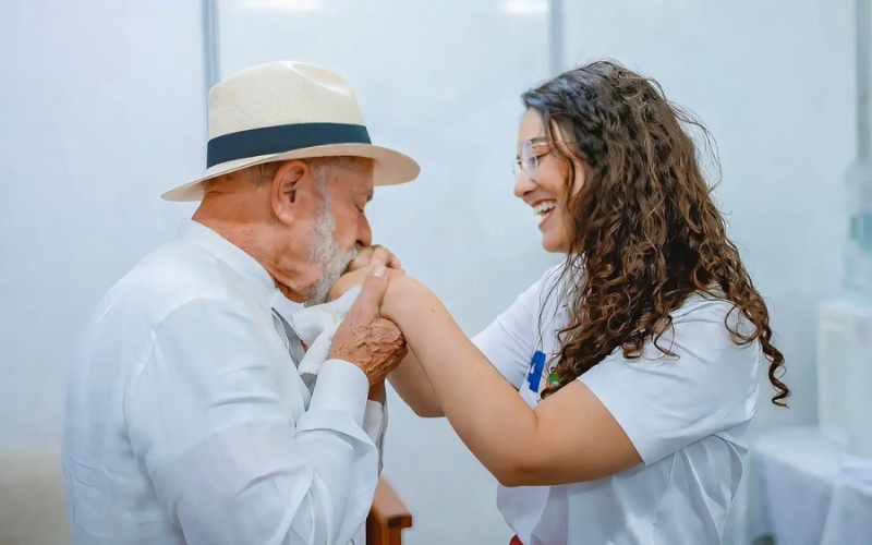 Teca Nelma recebe “benção” de Lula e se torna a aposta do PT nacional para a Assembleia.